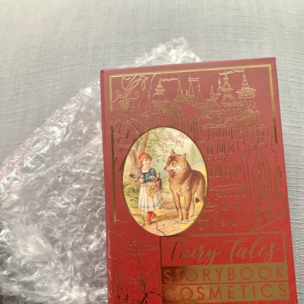 Storybook Cosmetics - Red Riding Hood - Picture 2 of 3